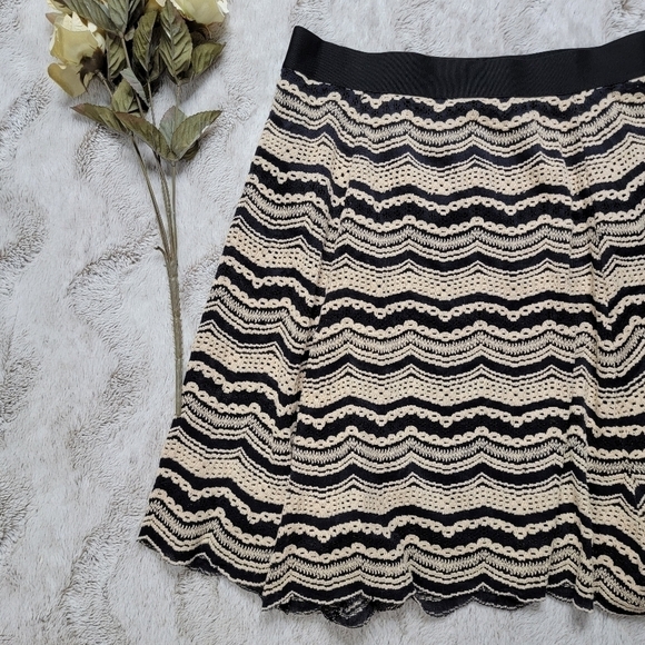 ✨️CL Max Edition Cream Multicolor Scallop Lace Detail A Line Skirt Size S - Picture 2 of 10